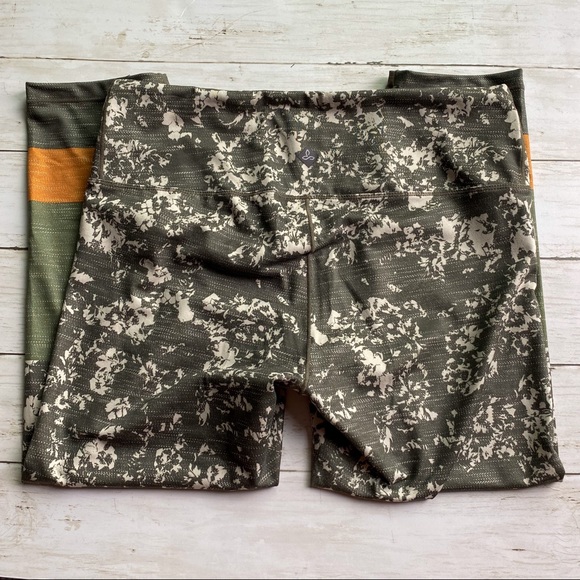 PrAna Pillar Printed Capri Cropped Leggings - Picture 4 of 13